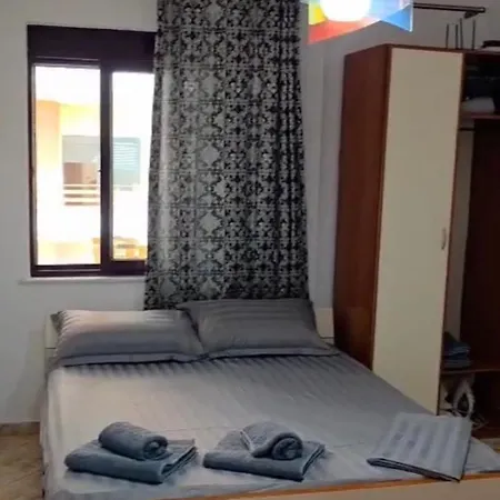 Cela Houses גולם