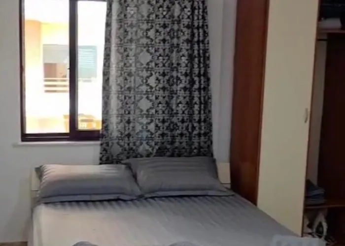 Cela Houses גולם